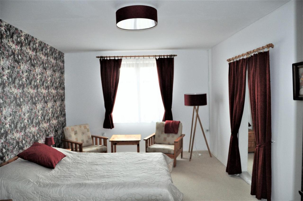 Folwark Goscino-Dwor Bed & Breakfast Ngoại thất bức ảnh