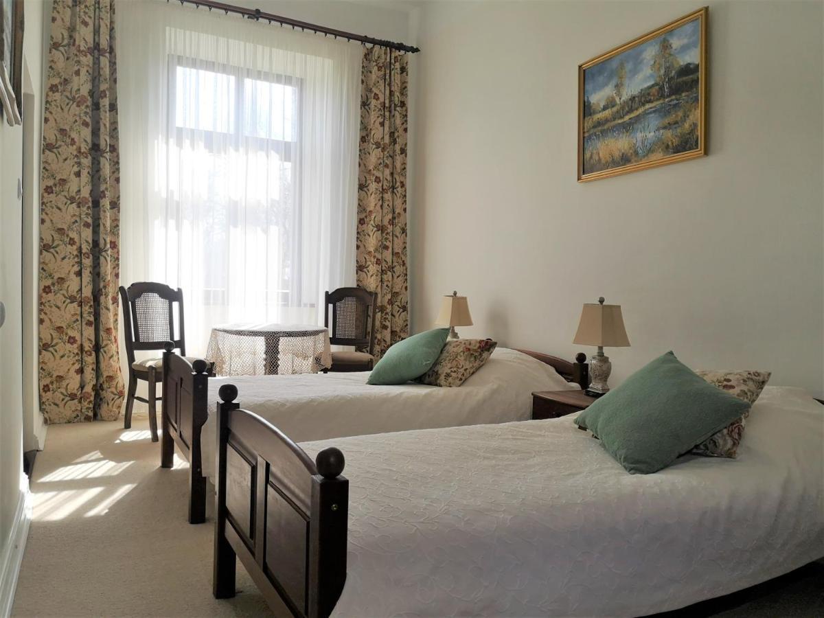 Folwark Goscino-Dwor Bed & Breakfast Ngoại thất bức ảnh