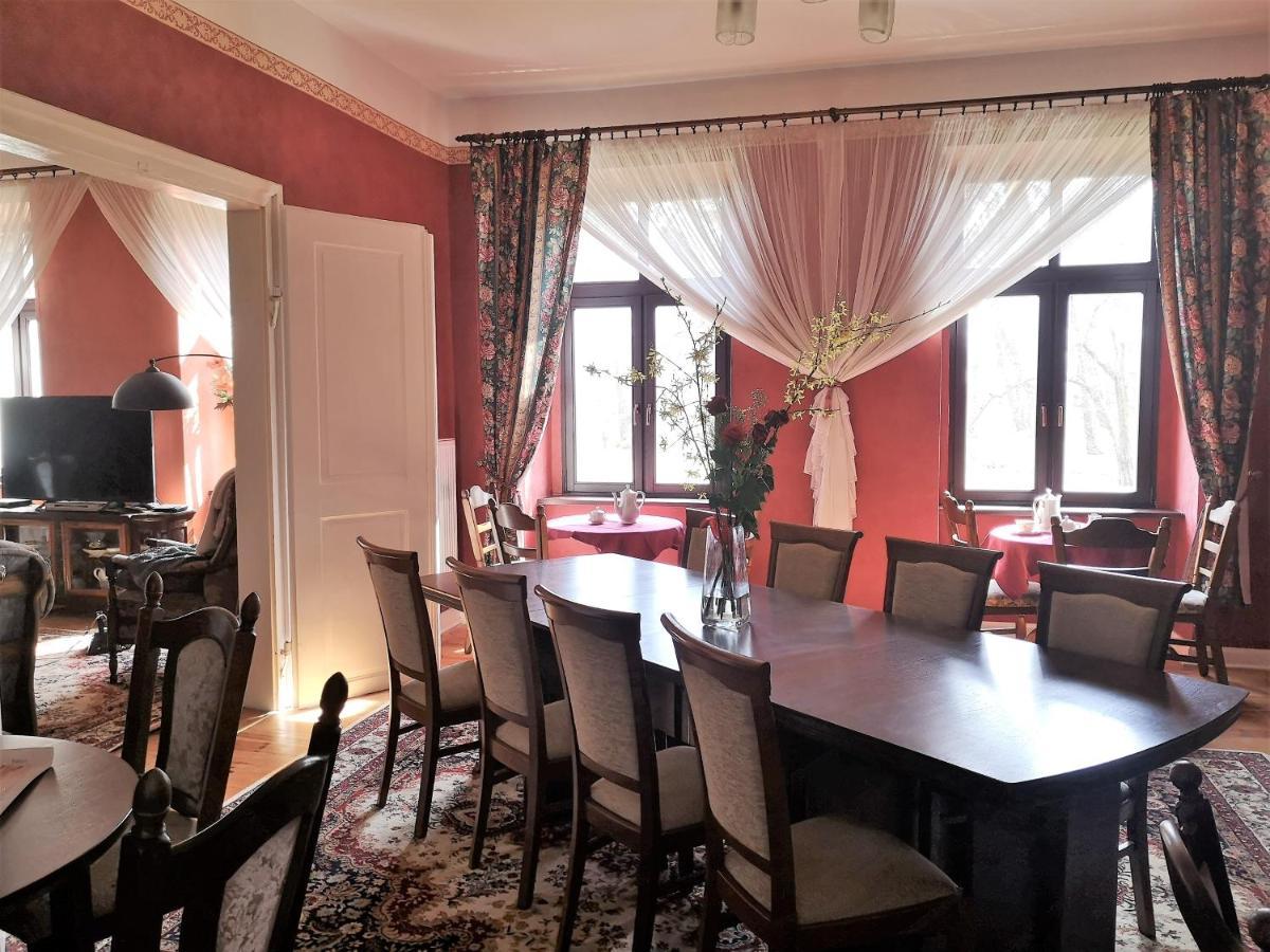 Folwark Goscino-Dwor Bed & Breakfast Ngoại thất bức ảnh