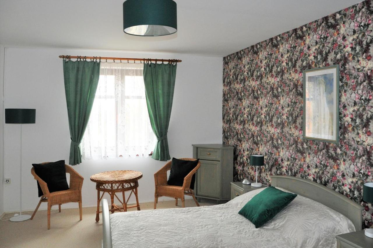 Folwark Goscino-Dwor Bed & Breakfast Ngoại thất bức ảnh