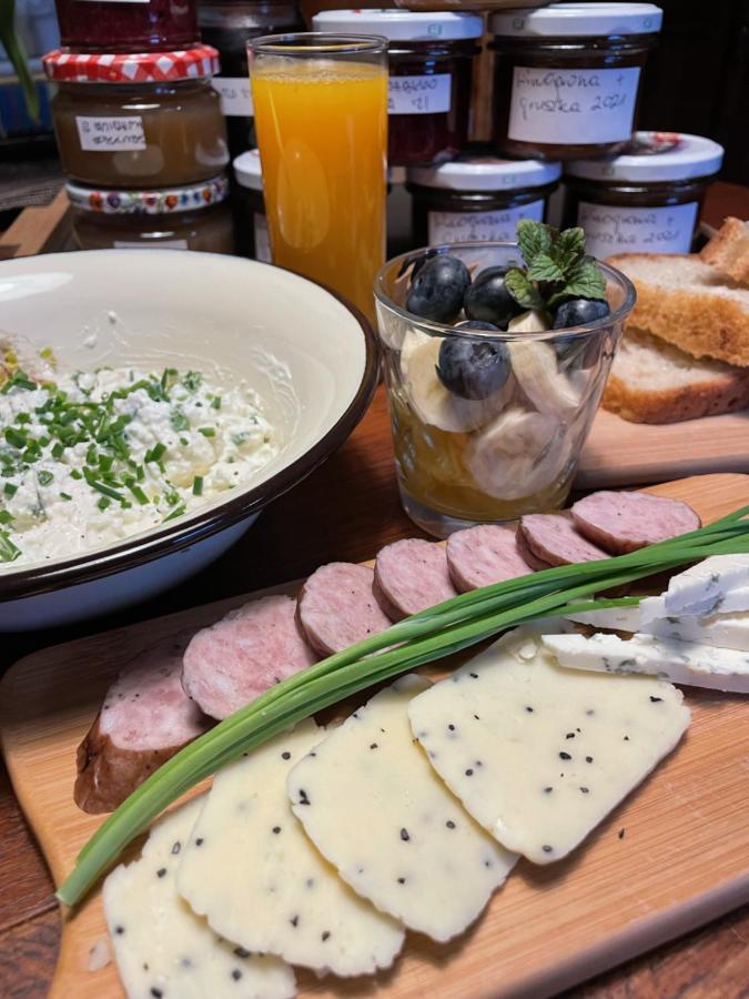 Folwark Goscino-Dwor Bed & Breakfast Ngoại thất bức ảnh